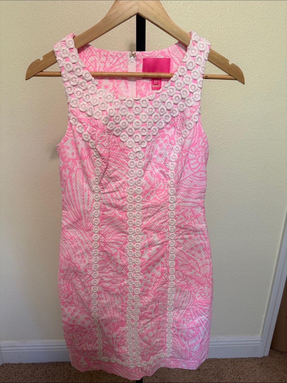 Lilly  Pulitzer 💗Sleeveless Pink Embroidered Shift Dress